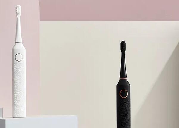 電動(dòng)牙刷需要手動(dòng)來回刷嗎？正確使用電動(dòng)牙刷的方法詳解