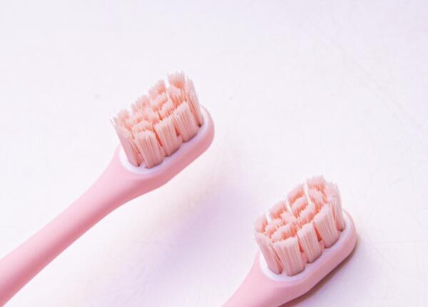 寶寶多大可以用電動(dòng)牙刷？寶寶不同年齡階段選擇牙刷方法