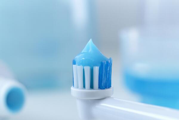 怎么區(qū)分聲波牙刷和電動(dòng)牙刷？辨別聲波電動(dòng)刷，重點(diǎn)看這三大方面即可