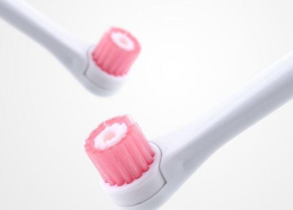 圓頭電動牙刷傷牙齦嗎？電動牙刷圓頭刷牙注意事項