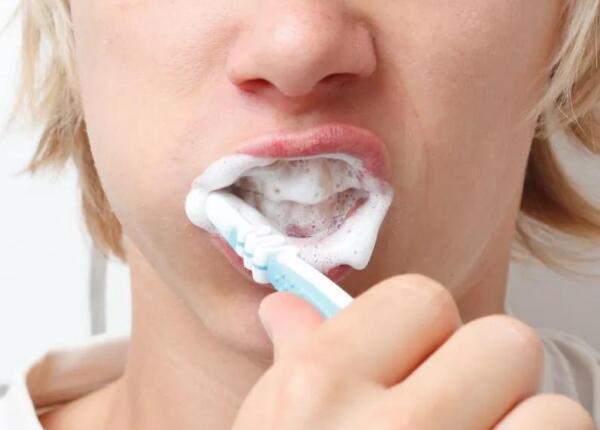 電動牙刷是智商稅還是真有用？對我們國人刷牙真的很有用