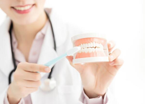 老人可以用電動牙刷嗎？特殊人群使用電動牙刷要點