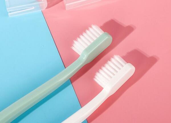 成人用哪種類(lèi)型的牙刷好？探尋適合您的牙齒保健伴侶！