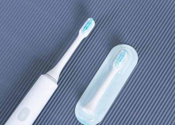 自動(dòng)牙刷好？還是手刷牙刷好？選擇哪個(gè)更好？